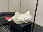 Chanel Hobo New Summer Handbag Exquisite Craftsmanship Trend-Forward Design - Image 11