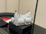 Chanel Hobo New Summer Handbag Exquisite Craftsmanship Trend-Forward Design - Image 12