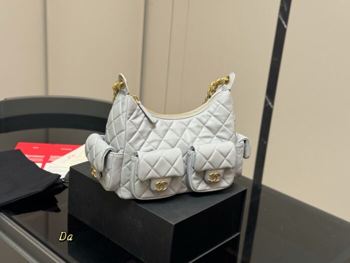 Chanel Hobo New Summer Handbag Exquisite Craftsmanship Trend-Forward Design - Image 12