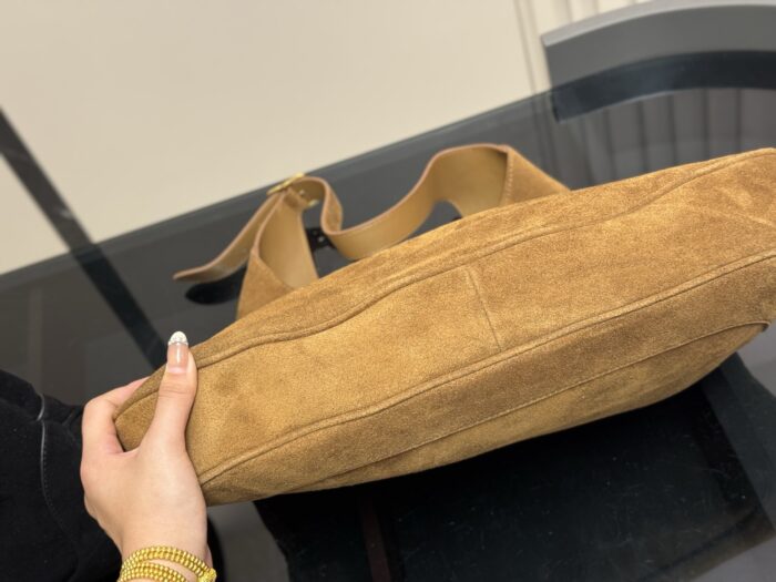 Saint Laurent Jamie Collection New Suede Bag: Stylish And Practical - Image 8