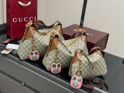 Gucci Emblem Series Tote Bag Lightweight And Practical Classic Gg Print