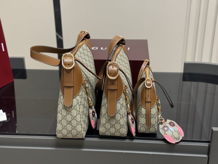 Gucci Emblem Series Tote Bag Lightweight And Practical Classic Gg Print - Image 6