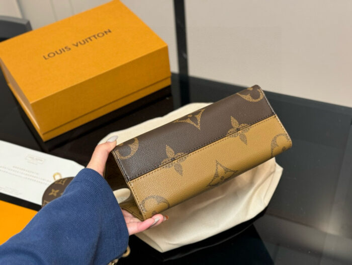 Louis Vuitton On The Go Jungle Tote Bag Hidden Shoulder Strap For Single-Shoulder Or Hand-Carry Use - Image 8