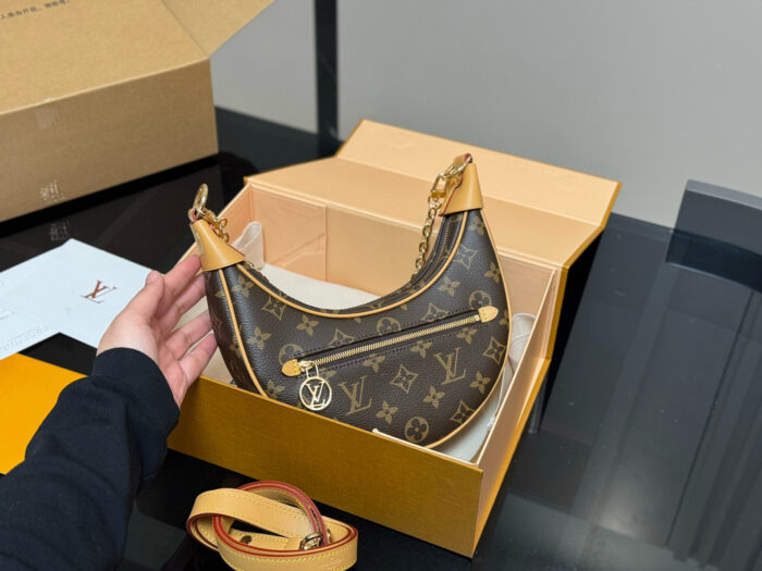 Louis Vuitton Vintage Pea Pod Bag (Crescent Bag) - Original Steel Hardware, Yellow Leather, Chain Strap - Handheld, Underarm, Crossbody - Image 6