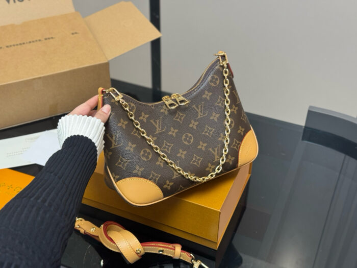 Louis Vuitton Vintage Horn Bag Classic Vintage Shoulder Bag Original Hardware With Yellow Leather Includes Shoulder Strap And Chain Versatile For Both Shoulder And Crossbody Carry - Image 2