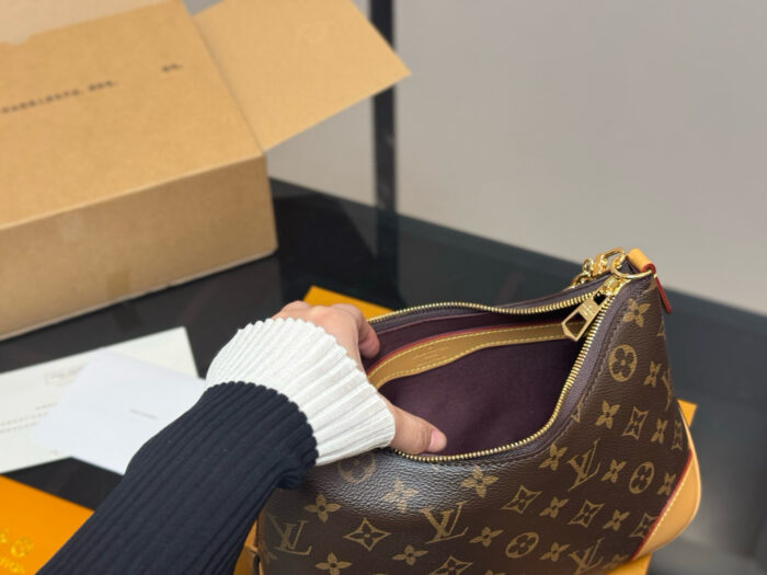 Louis Vuitton Vintage Horn Bag Classic Vintage Shoulder Bag Original Hardware With Yellow Leather Includes Shoulder Strap And Chain Versatile For Both Shoulder And Crossbody Carry - Image 4