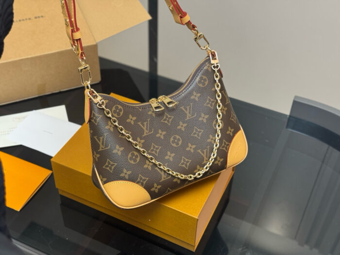 Louis Vuitton Vintage Horn Bag Classic Vintage Shoulder Bag Original Hardware With Yellow Leather Includes Shoulder Strap And Chain Versatile For Both Shoulder And Crossbody Carry - Image 5