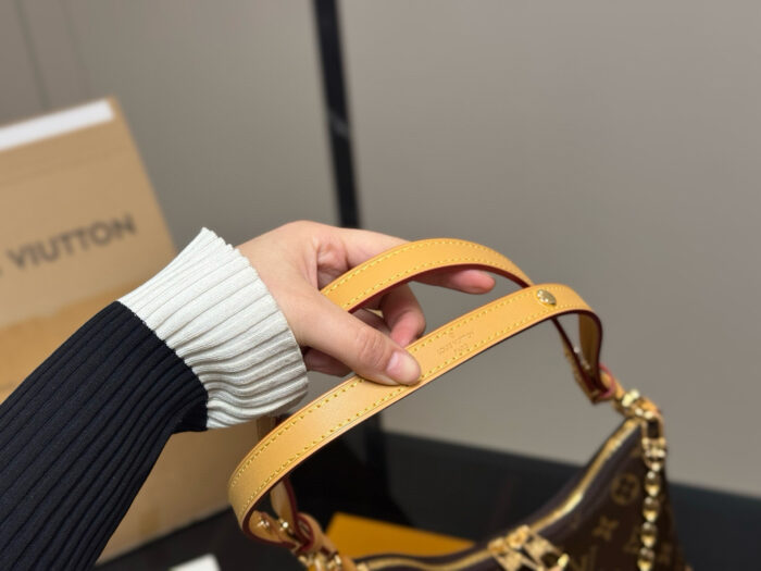Louis Vuitton Vintage Horn Bag Classic Vintage Shoulder Bag Original Hardware With Yellow Leather Includes Shoulder Strap And Chain Versatile For Both Shoulder And Crossbody Carry - Image 6