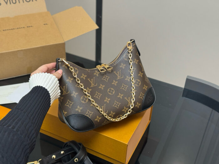 Louis Vuitton Vintage Horn Bag Classic Vintage Shoulder Bag Original Hardware With Yellow Leather Includes Shoulder Strap And Chain Versatile For Both Shoulder And Crossbody Carry - Image 2