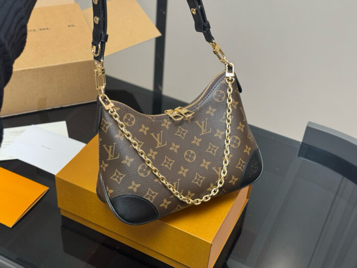 Louis Vuitton Vintage Horn Bag Classic Vintage Shoulder Bag Original Hardware With Yellow Leather Includes Shoulder Strap And Chain Versatile For Both Shoulder And Crossbody Carry - Image 5