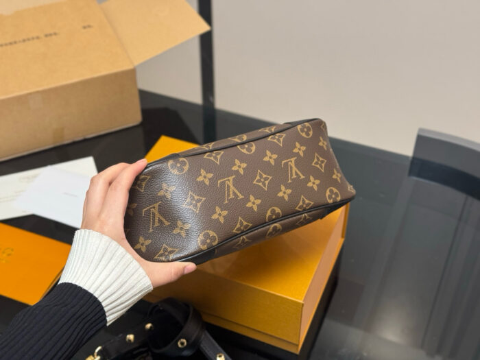 Louis Vuitton Vintage Horn Bag Classic Vintage Shoulder Bag Original Hardware With Yellow Leather Includes Shoulder Strap And Chain Versatile For Both Shoulder And Crossbody Carry - Image 9