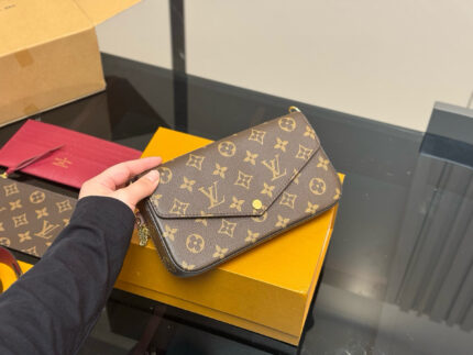 Louis Vuitton Three-Piece Set Tri-Function Bag Original Fabric Lining Enhanced Quality