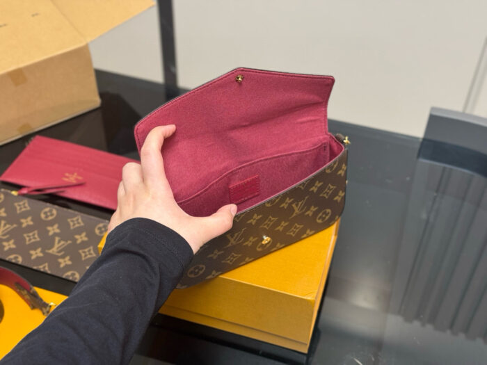 Louis Vuitton Three-Piece Set Tri-Function Bag Original Fabric Lining Enhanced Quality - Image 4