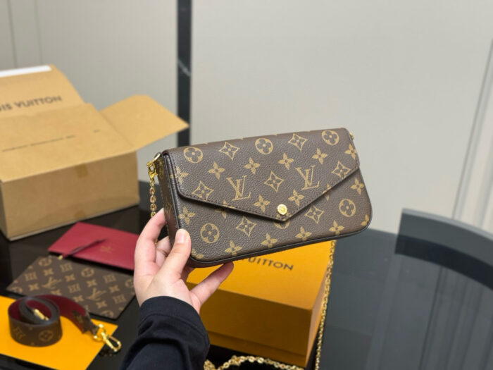Louis Vuitton Three-Piece Set Tri-Function Bag Original Fabric Lining Enhanced Quality - Image 9