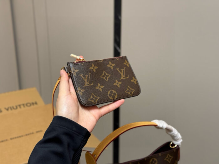 Louis Vuitton Vintage Bucket Bag Classic Monogram Design - Image 3