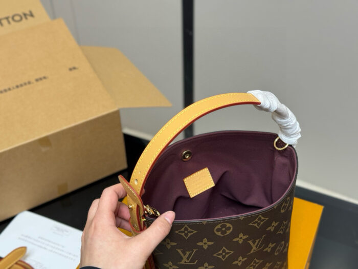 Louis Vuitton Vintage Bucket Bag Classic Monogram Design - Image 4