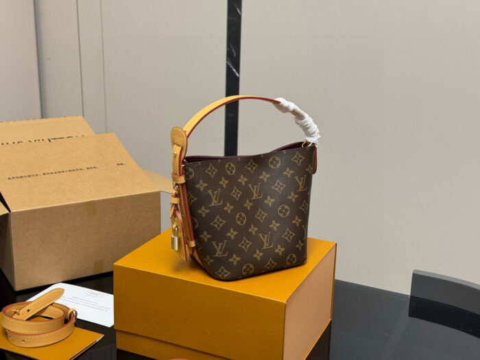 Louis Vuitton Vintage Bucket Bag Classic Monogram Design - Image 5