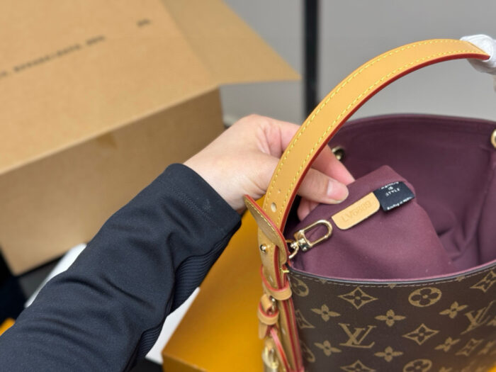 Louis Vuitton Vintage Bucket Bag Classic Monogram Design - Image 6