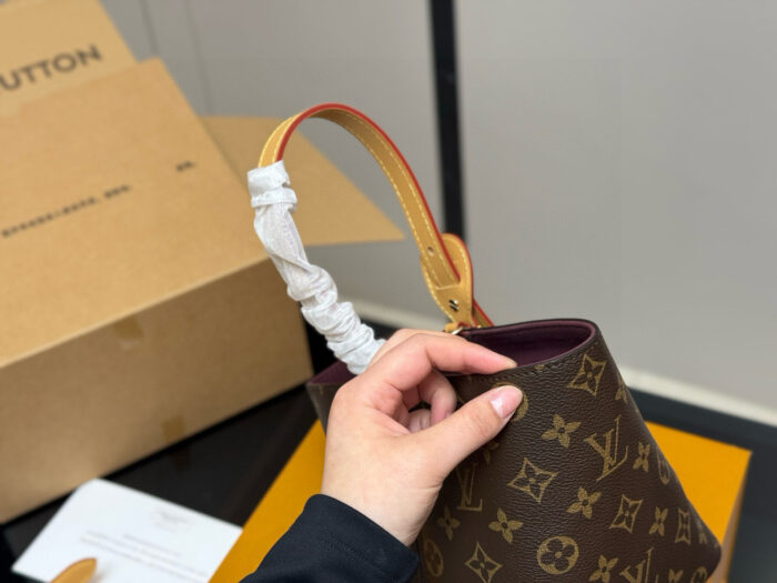 Louis Vuitton Vintage Bucket Bag Classic Monogram Design - Image 7