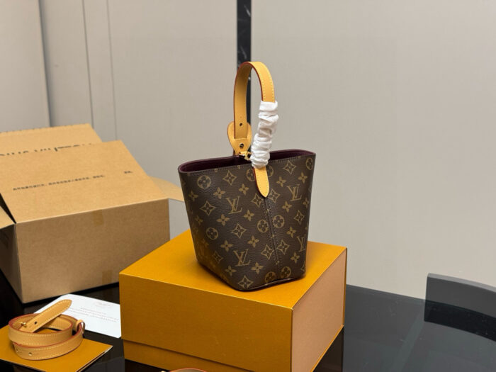 Louis Vuitton Vintage Bucket Bag Classic Monogram Design - Image 8