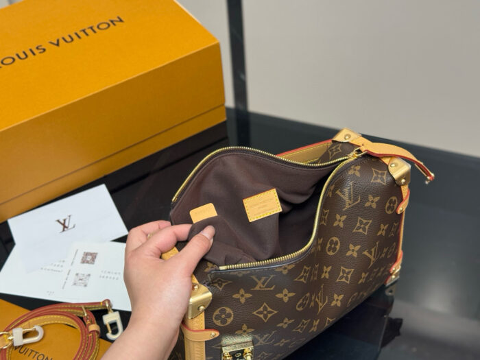 Louis Vuitton Soft Case Bag - Timelessly Stylish Handbag - Image 4