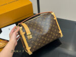 Louis Vuitton Soft Case Bag - Timelessly Stylish Handbag - Image 5
