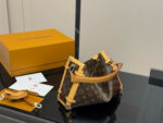 Louis Vuitton Soft Case Bag - Timelessly Stylish Handbag - Image 8