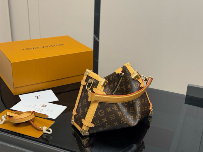 Louis Vuitton Soft Case Bag - Timelessly Stylish Handbag - Image 8