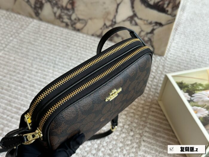 Coach Compact Camera Bag With Double Zipper Closure – Small In Size Yet Spacious Inside. Dimensions: 19 × 12 Cm - Image 3