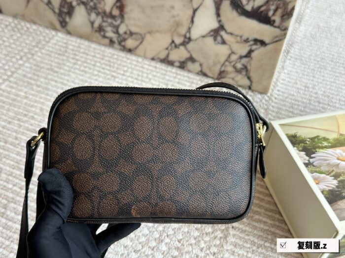 Coach Compact Camera Bag With Double Zipper Closure – Small In Size Yet Spacious Inside. Dimensions: 19 × 12 Cm - Image 6