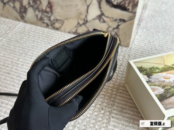 Coach Compact Camera Bag With Double Zipper Closure – Small In Size Yet Spacious Inside. Dimensions: 19 × 12 Cm - Image 8