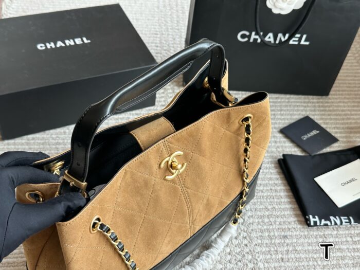 Chanel Métiers D'Art Collection - Patchwork Calfskin Diamond Quilted Chain Shoulder Bag - Image 3