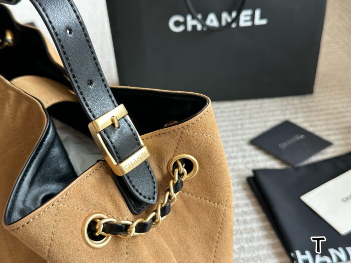 Chanel Métiers D'Art Collection - Patchwork Calfskin Diamond Quilted Chain Shoulder Bag - Image 5