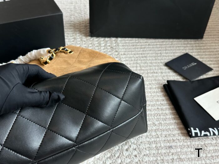 Chanel Métiers D'Art Collection - Patchwork Calfskin Diamond Quilted Chain Shoulder Bag - Image 7