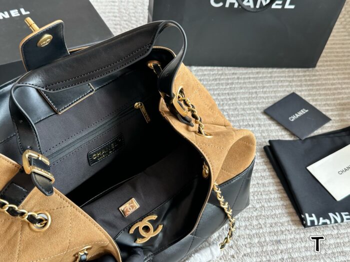 Chanel Métiers D'Art Collection - Patchwork Calfskin Diamond Quilted Chain Shoulder Bag - Image 9