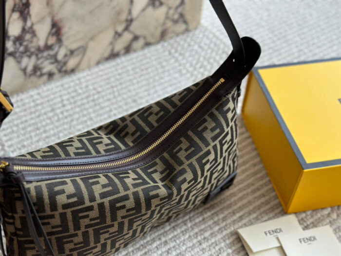 Fendi New Ff Monogram Underarm Bag Early Autumn Sensation - Image 3