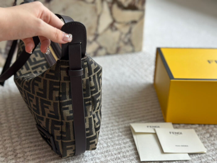 Fendi New Ff Monogram Underarm Bag Early Autumn Sensation - Image 4