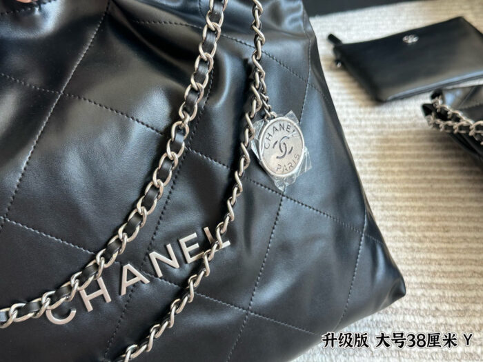 Chanel Tote Bag Openwork Logo Coin Embellishment Retro, Relaxed Aesthetic Fine, Durable Leather - Image 4