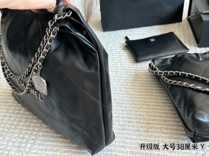 Chanel Tote Bag Openwork Logo Coin Embellishment Retro, Relaxed Aesthetic Fine, Durable Leather - Image 5
