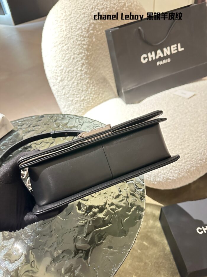 Chanel Leboy Series Lambskin Texture 18K Gold-Plated Shoulder/Crossbody Bag - Celebrity-Worn Style - Image 6