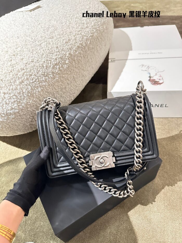 Chanel Leboy Series Lambskin Texture 18K Gold-Plated Shoulder/Crossbody Bag - Celebrity-Worn Style - Image 9