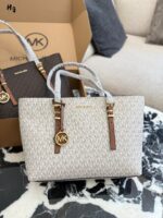 Michael Kors Quinn Series Shoulder Bag Minimalist, Versatile, Spacious Classic Colourway With Metal Logo - Image 2