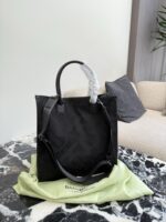 Burberry Classic Brand Logo All-Over Print Large Capacity Cotton Detail Tote Bag Men'S Style Black