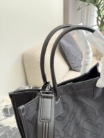 Burberry Classic Brand Logo All-Over Print Large Capacity Cotton Detail Tote Bag Men'S Style Black - Image 3