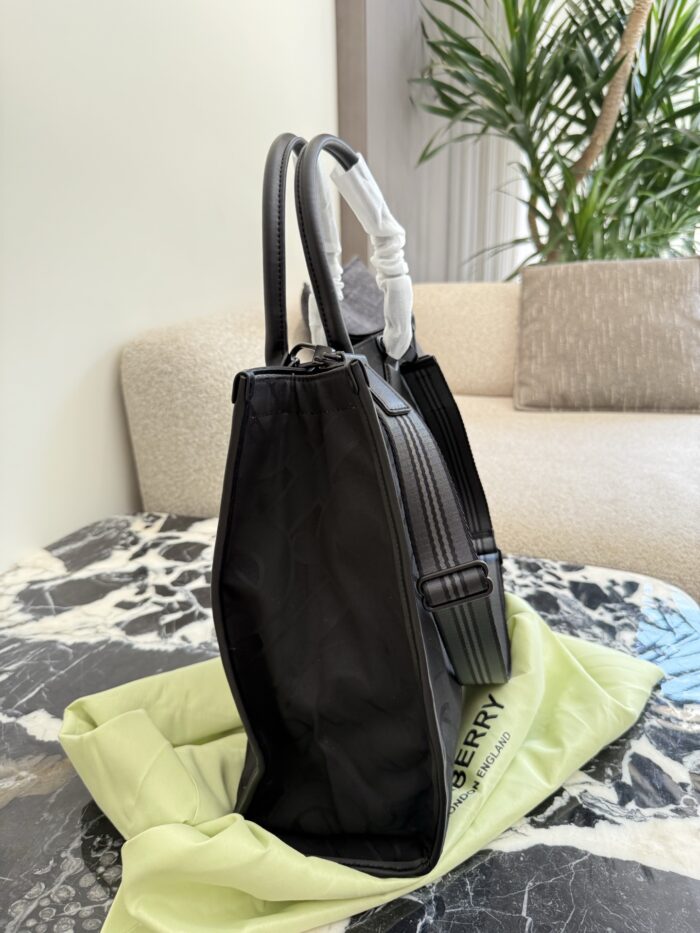 Burberry Classic Brand Logo All-Over Print Large Capacity Cotton Detail Tote Bag Men'S Style Black - Image 4