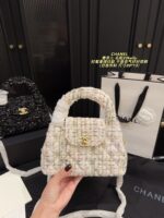 Chanel 23 Kelly Wool Bag: Stylish, Elegant And Versatile. - Image 3