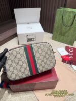 Gucci Vintage Camera Bag Versatile And Fashionable - Image 3
