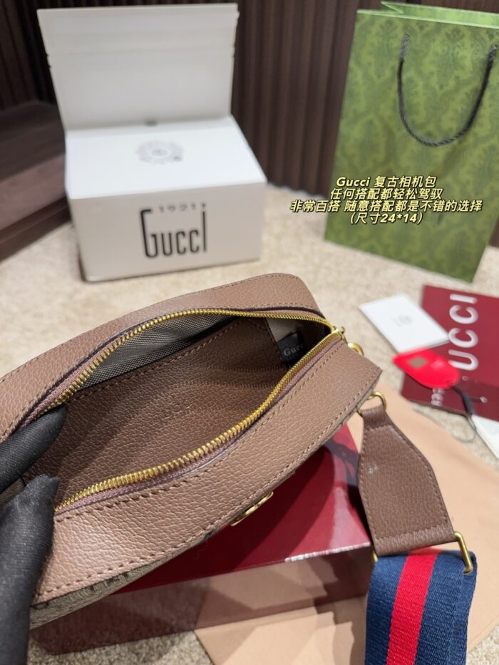 Gucci Vintage Camera Bag Versatile And Fashionable - Image 7