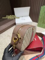 Gucci Vintage Camera Bag Versatile And Fashionable - Image 8