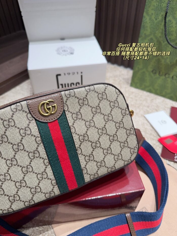 Gucci Vintage Camera Bag Versatile And Fashionable - Image 9